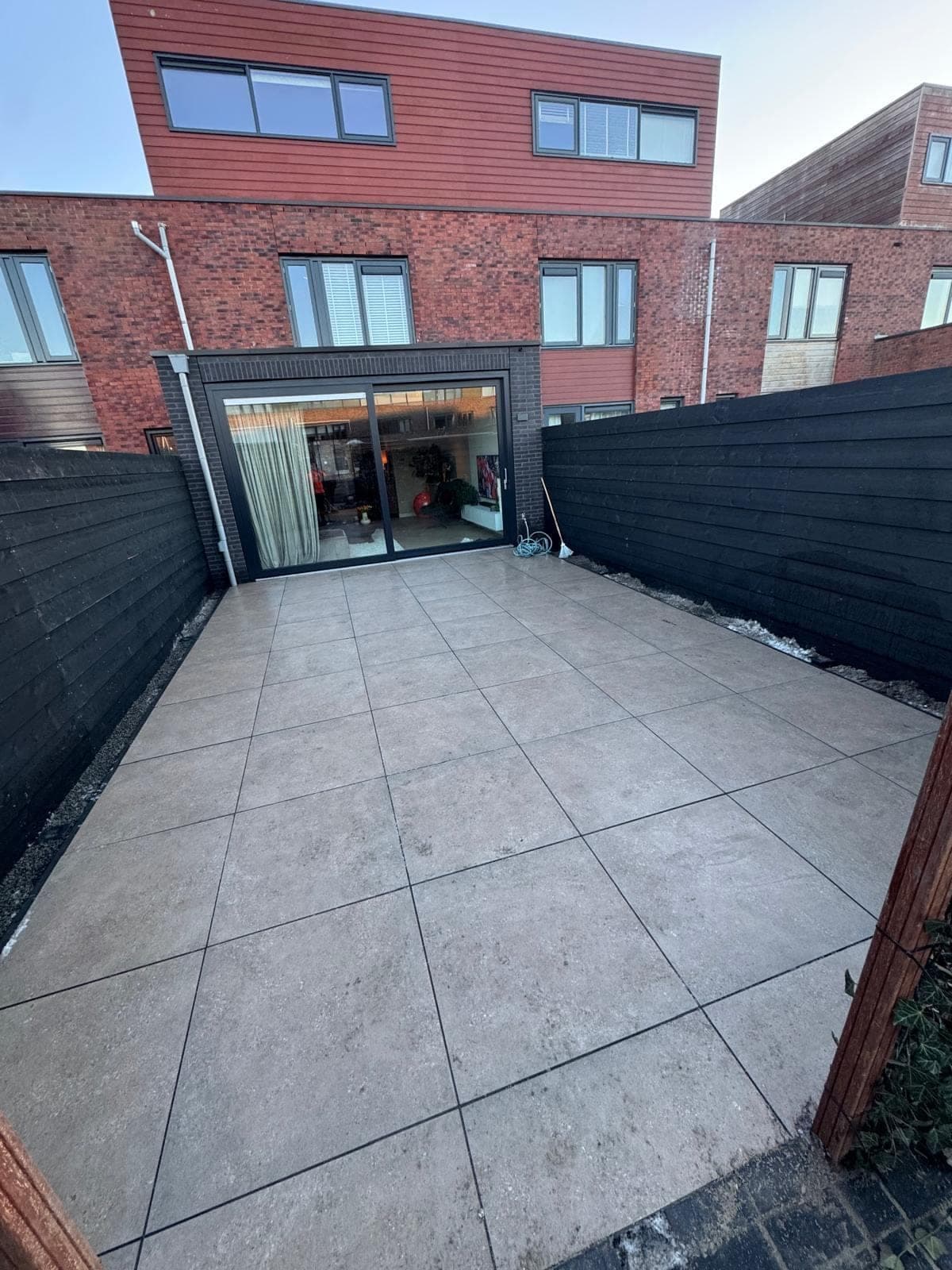 Keramische tegels 90×90 met oprit